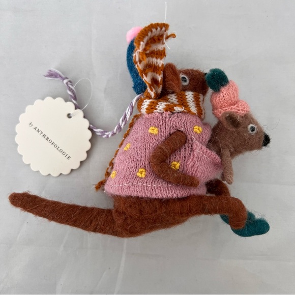 Anthropologie Wild Bundled Up Ornament Wool Kangaroo Mom And Baby In Pouch - Picture 5 of 9